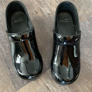 Dansko black shine clogs